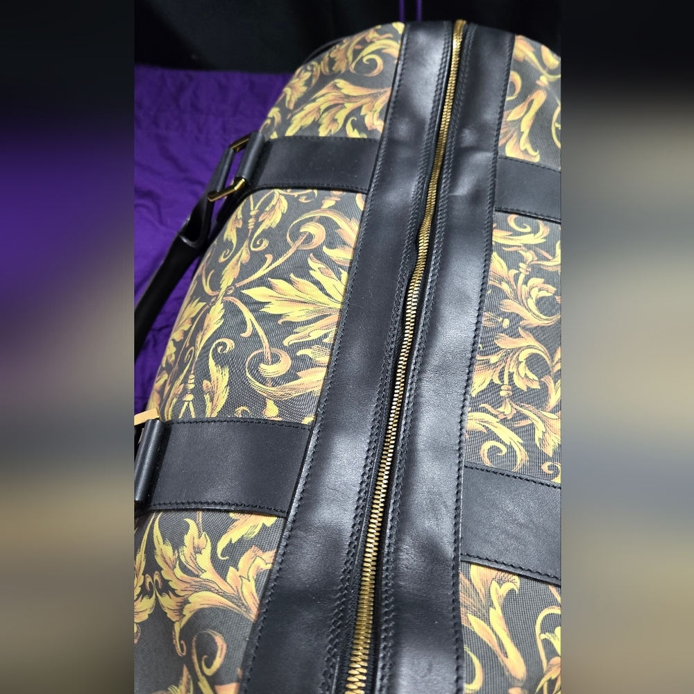EUC GIANNI VERSACE VINTAGE BAROQUE PATTERN BLACK AND GOLD OVERNIGHT BAG - Picture 4 of 13